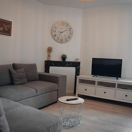 Superbe Appartement Avec Terrasse Au Calme Ernée Zewnętrze zdjęcie