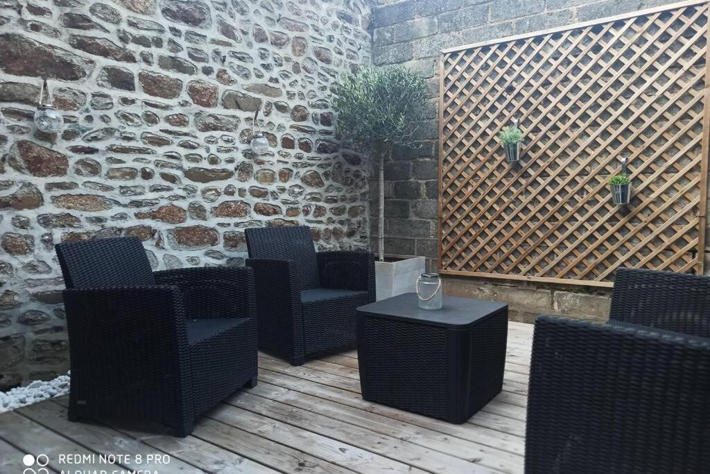 Superbe Appartement Avec Terrasse Au Calme Ernée Zewnętrze zdjęcie